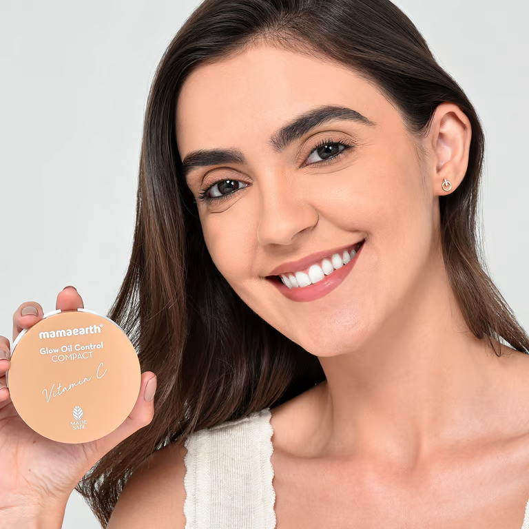 Mamaearth Glow Oil Control Compact With SPF 30 - 9g | Creme Glow